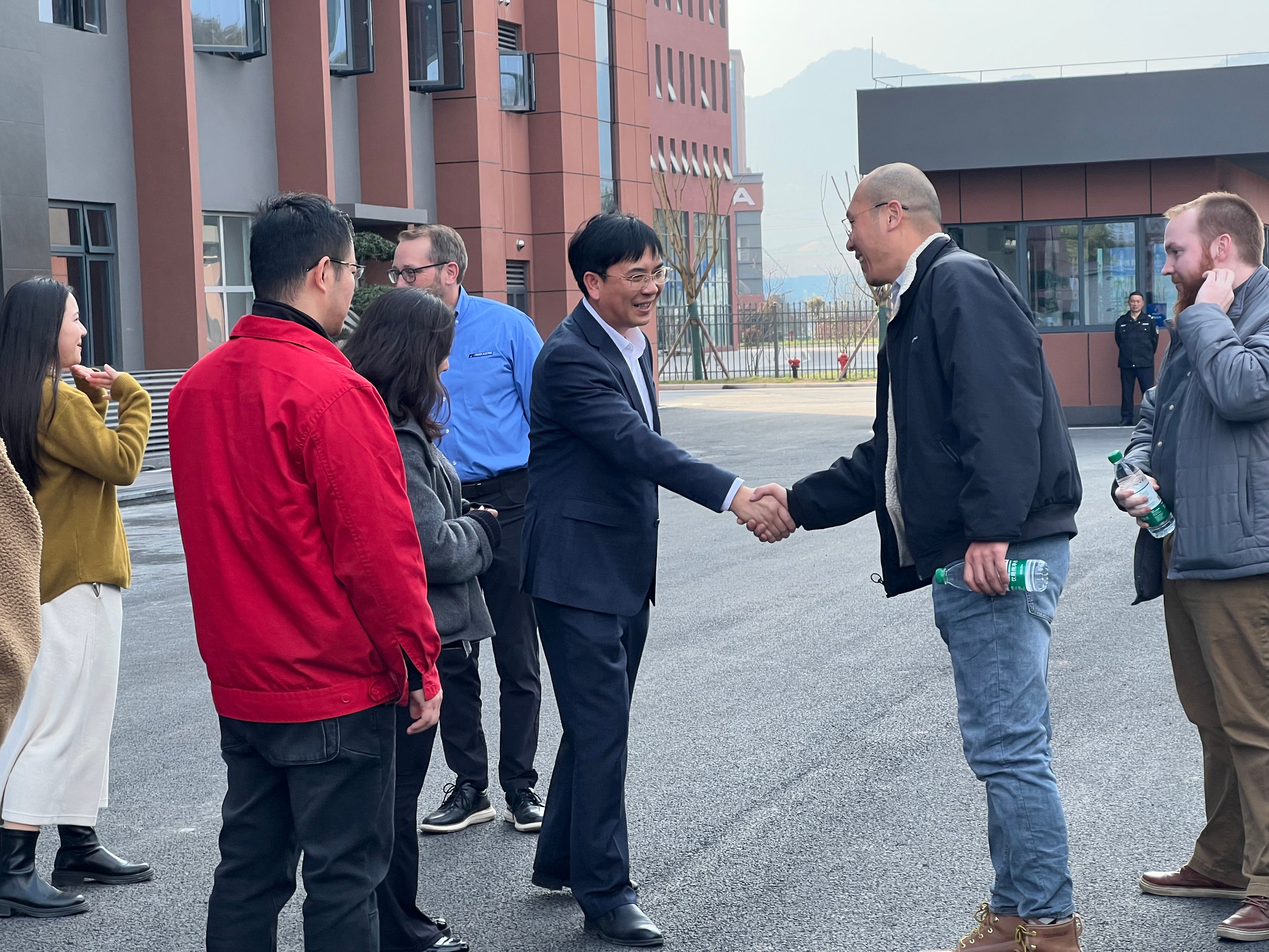 跨境合作再启航！美国PE公司高层代表团莅临我司参观互换，推动双赢发展
